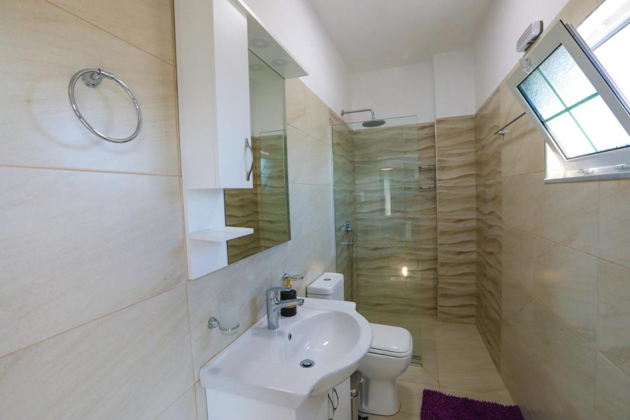 Vila Enxhi Ksamil Luaran gambar